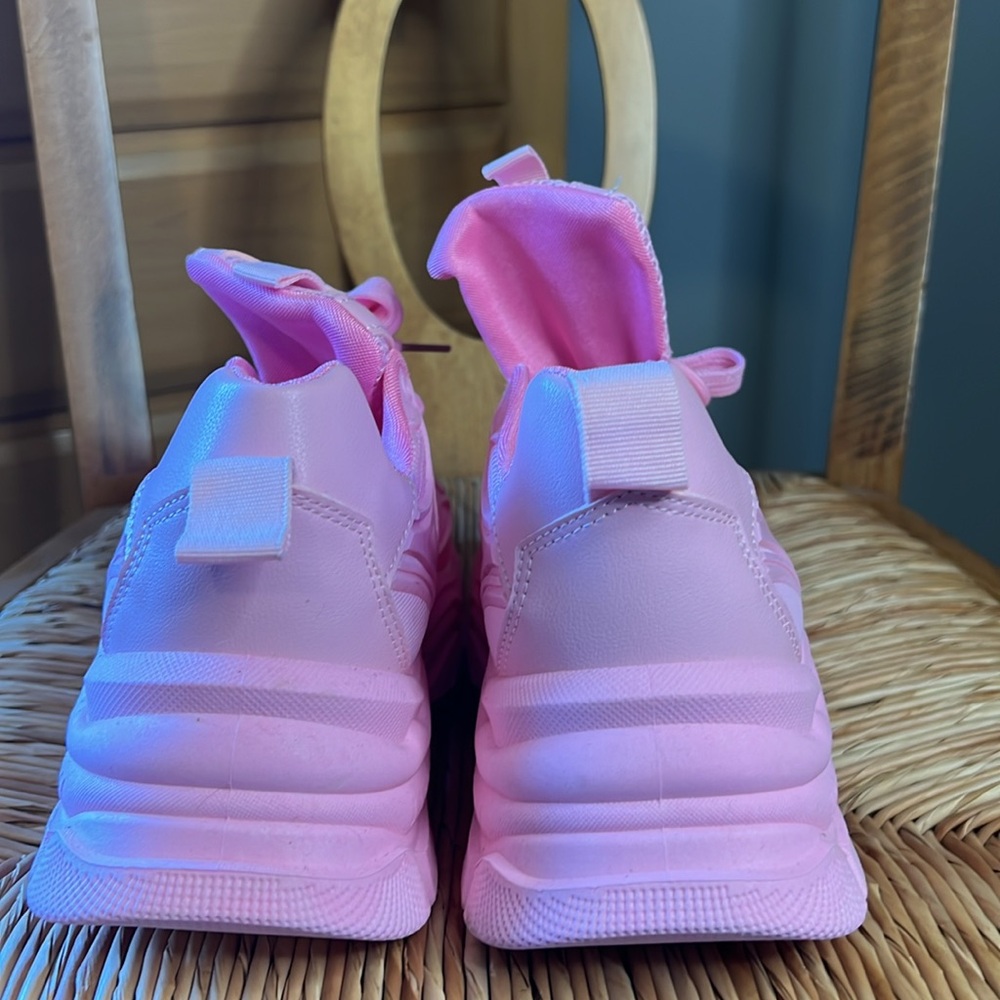 NWOT Off brand FILA pink size 39 (8 1/2 - 9) - Picture 2 of 5